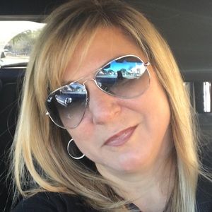 Meet your Posher, Lori